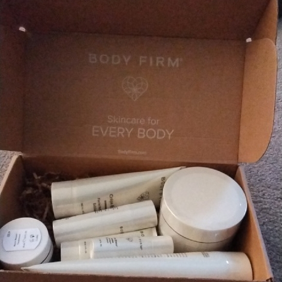 Body Firm Exfoliant & Scrub Set - White